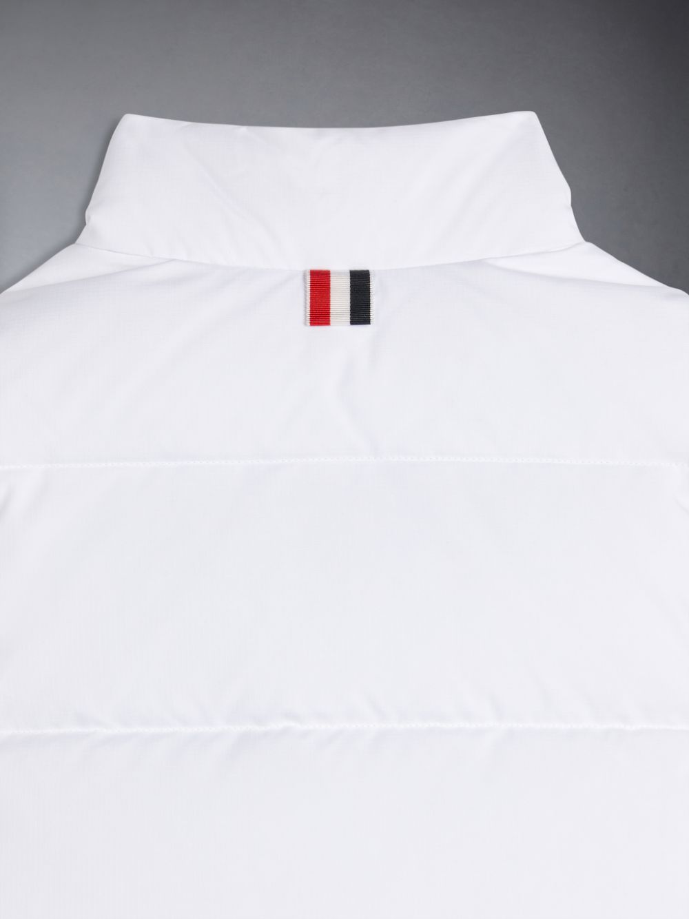 Colete Thom Browne Downfilled Ripstop 4-Bar Menino Branco | APE26C64201