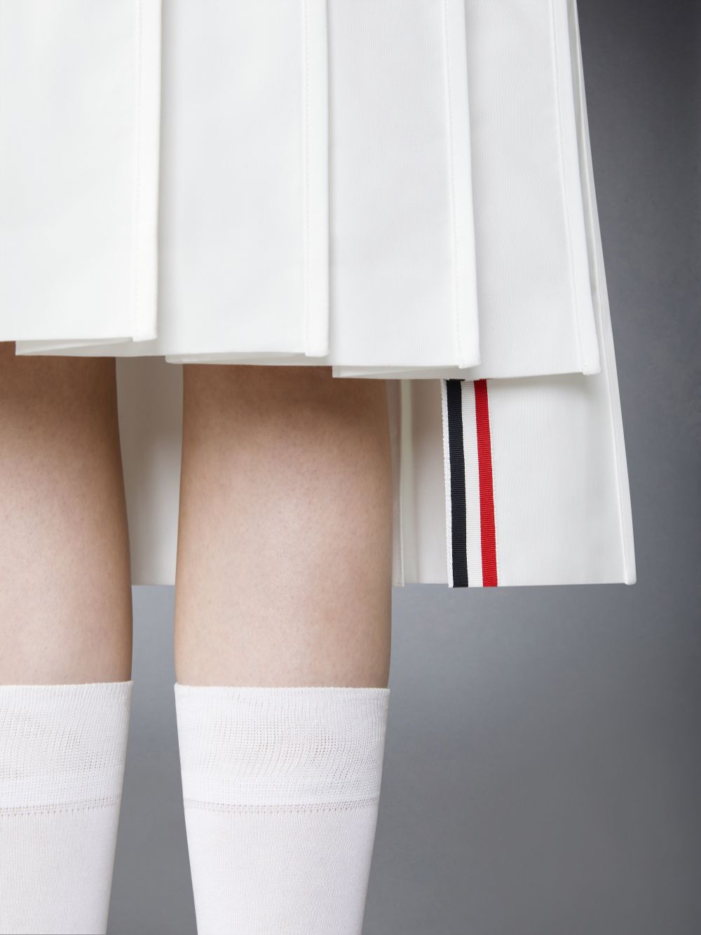 Saias Thom Browne Typewriter Self Tipping Midi Pleated Feminino Branco | UDE17R90615